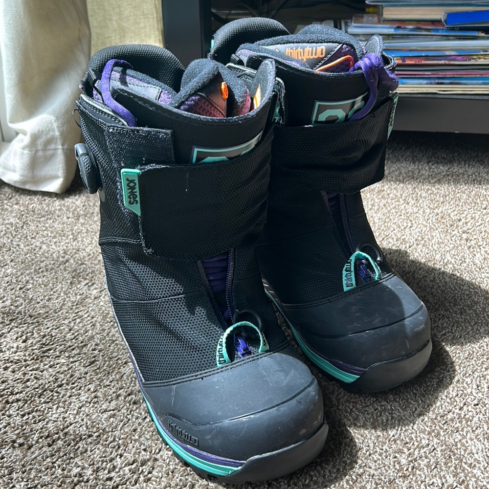 Jeremy Jones’ 32’s snowboard boots 🖤